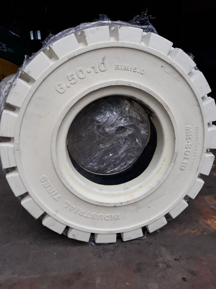  LỐP ĐẶC XE NÂNG 650-10 NON 