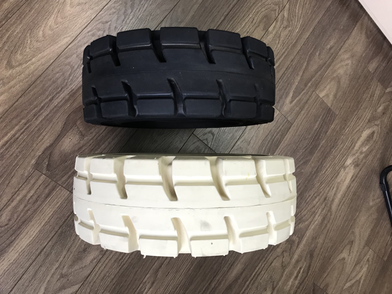 LỐP ĐẶC XE NÂNG  MR-SOLID 
