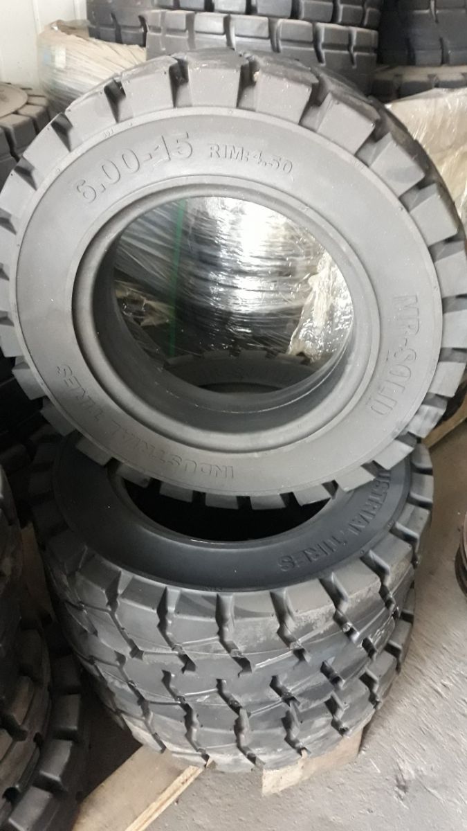 LỐP ĐẶC XE NÂNG 600-15